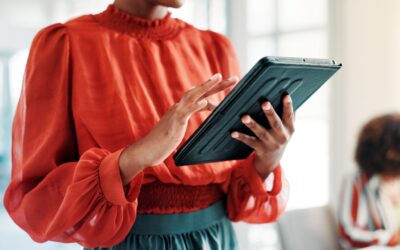Tablet jako drugie urządzenie w firmie — kiedy warto go kupić pracownikowi?
